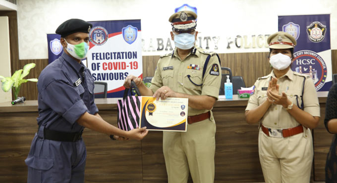 Hyderabad Police felicitate plasma donors
