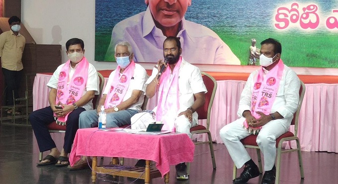 Srinivas Goud slams Bandi for making baseless allegations against him