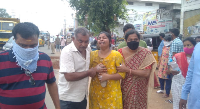 Police officer dies in road accident in Peddapalli