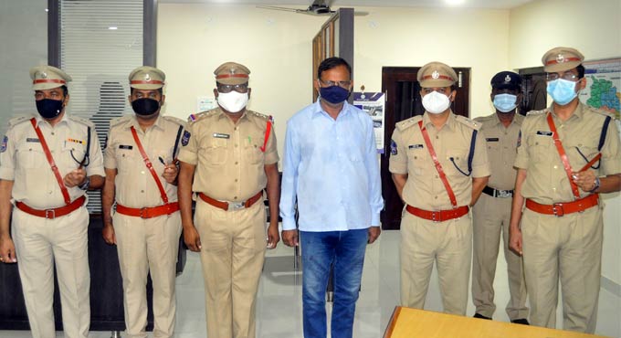 Eight Adilabad cops get State service medals