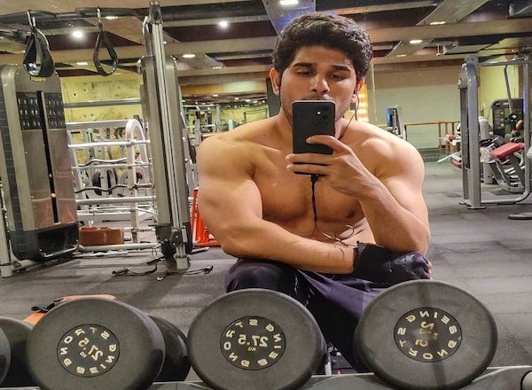 Actor Allu Sirish releases Insta video on fitness session