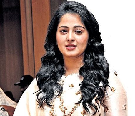 Anushka Shetty shares old photographs with friends on Koo 