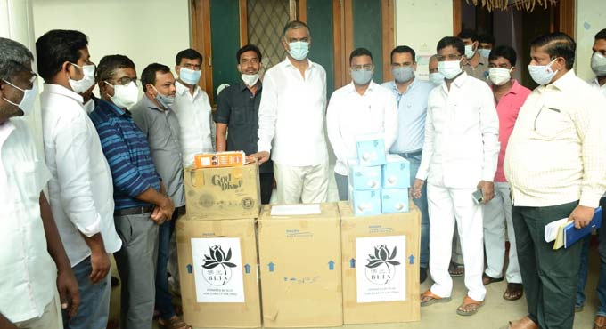 Siddipet: BLIA donates oxygen concentrators, protective gears to fight Covid