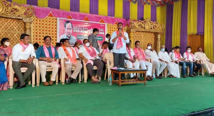 Eatala’s letter to KCR: MLA Balka Suman dares Bandi to prove it is fake