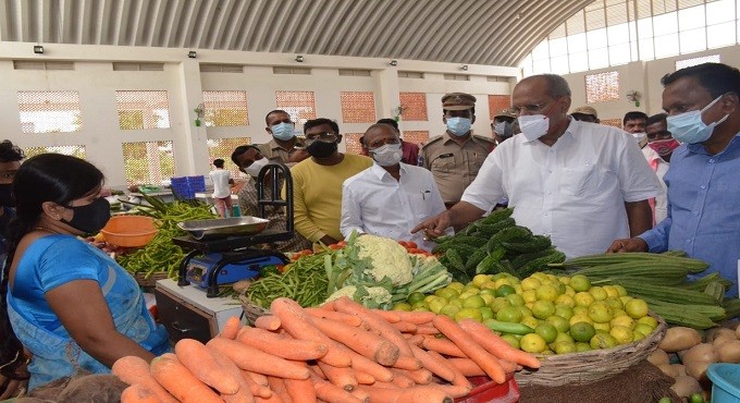 Integrated markets in all municipalities across Telangana: CS Somesh Kumar