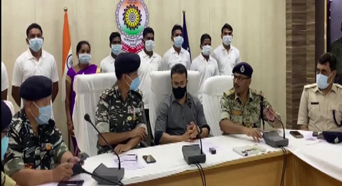 Chhattisgarh: 8 Naxals surrender in Sukma district