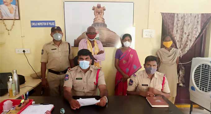 Telangana: Elderly couple starved to death; son, daughter-in-law held