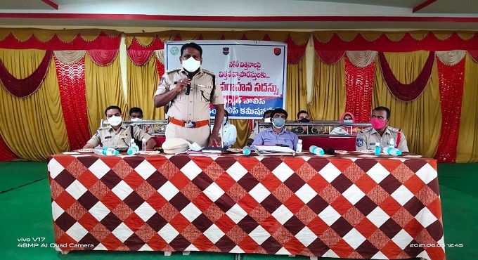 Traders selling spurious seeds warned in Mancherial