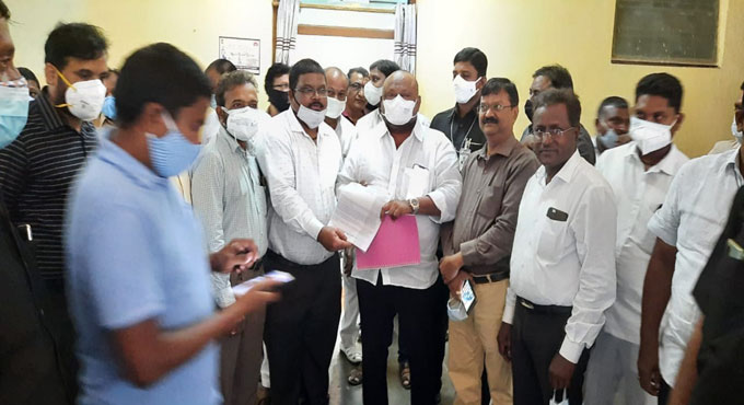 Doctors observe black day in Karimnagar
