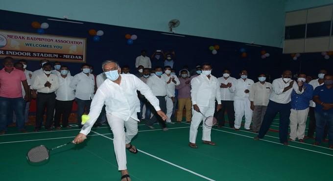 Expedite works of Medak Collectorate, Police Headquarters: Harish to officials