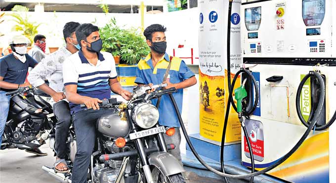 Petrol price inches closer to Rs.100 mark in Hyderabad; Rs 99.90 on Sunday