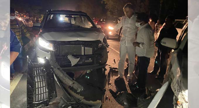 Harish Rao escapes unhurt in convoy pile-up