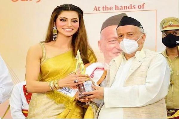 Urvashi Rautela felicitated with ‘Stree Shakti National Award – 2021’ 
