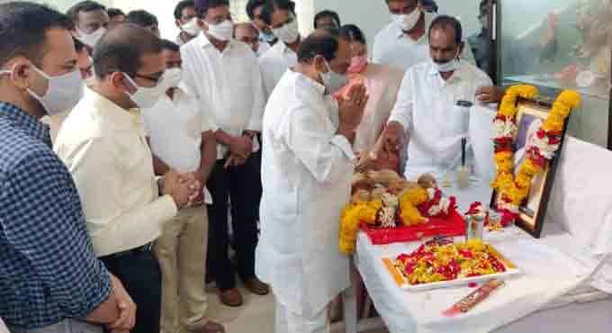 PV introduced revolutionary economic reforms: Indrakaran Redddy