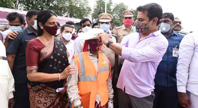 KTR’s kind gesture to sanitation worker winning hearts