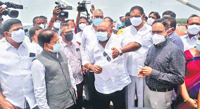 Karimnagar will become tourism spot: Gangula Kamalakar