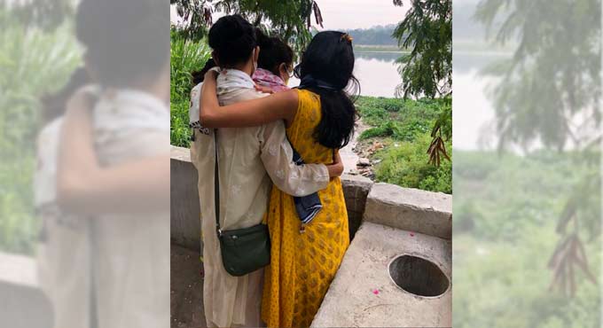 Mallika Dua pens note for mother after immersing her ashes