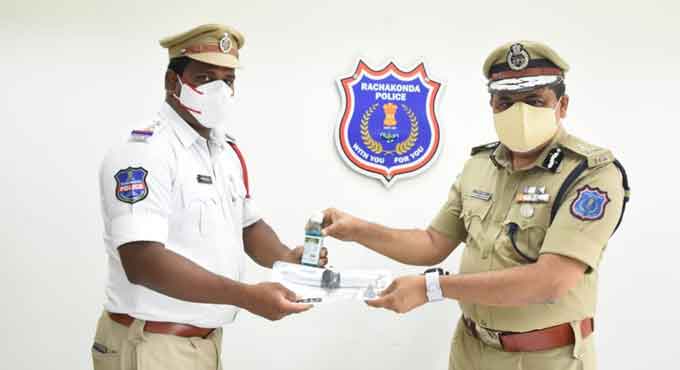 Doctor donates sanitiser dispensers to Rachakonda cops