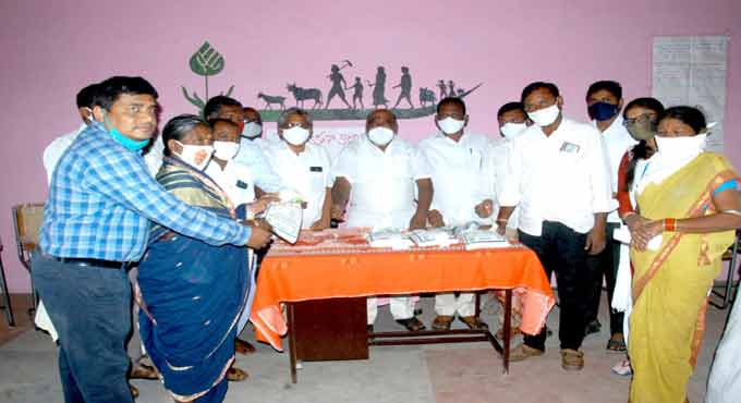 Welfare of farmers is top priority of govt: Jogu Ramanna