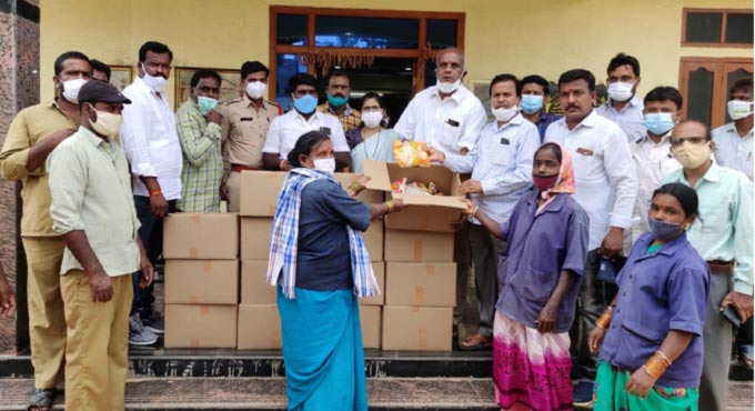 Sangareddy: Mythri foundation distributes essentials to sanitation workers