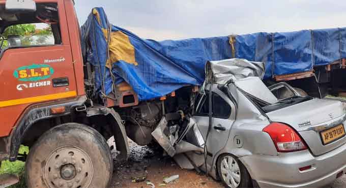 Two killed in road accident on NH 65 in Suryapet
