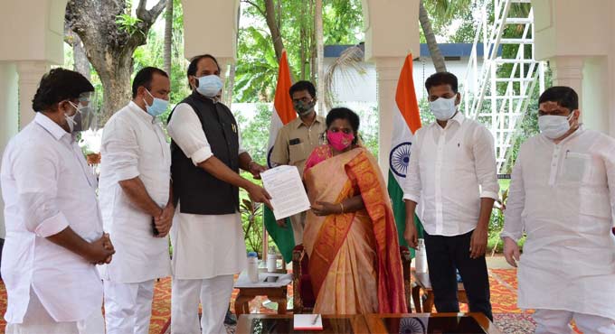 Telangana Congress demands free vaccination to all