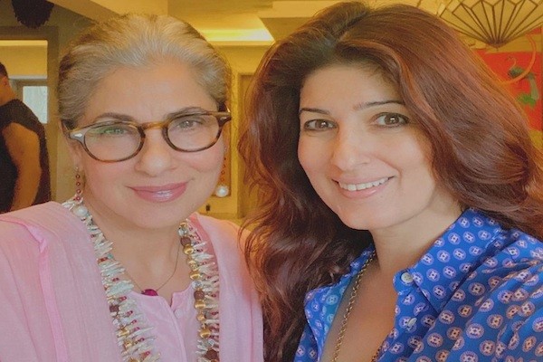 Akshay photobombs Dimple’s birthday selife with Twinkle