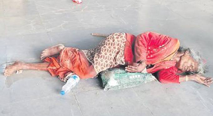 Telangana: 80-year-woman abandoned in bus stop by sons