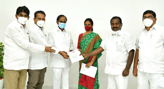 Telangana: Teachers’ Union request CM KCR to continue online classes