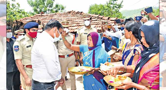 Wankidi Police takes up development works in tribal hamlet in Asifabad