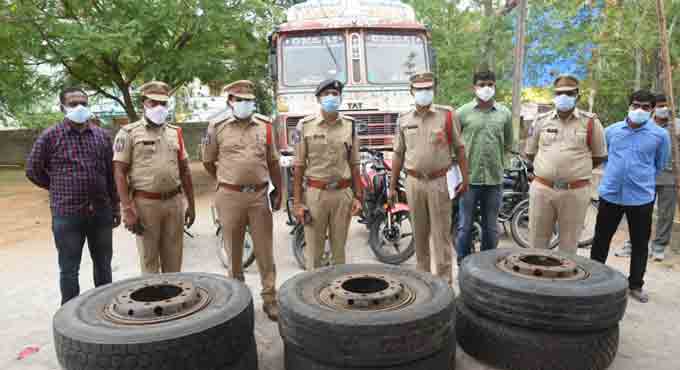 Mancherial: Four including two juveniles held for lifting vehicles