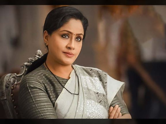 Vijayashanthi celebrates 55th birthday, Mahesh Babu extends wishes