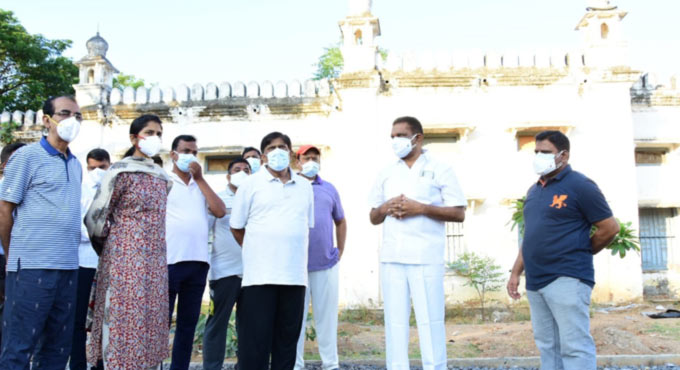 Vinod inspects multipurpose park works in Karimnagar