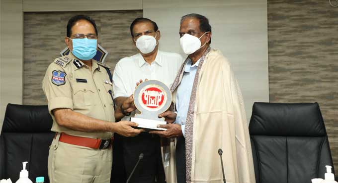 Hyderabad: DGP releases former cop Tirupati Reddy’s book on policing