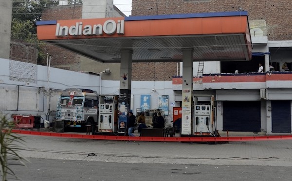 OMCs again resort to alternate day fuel price revision