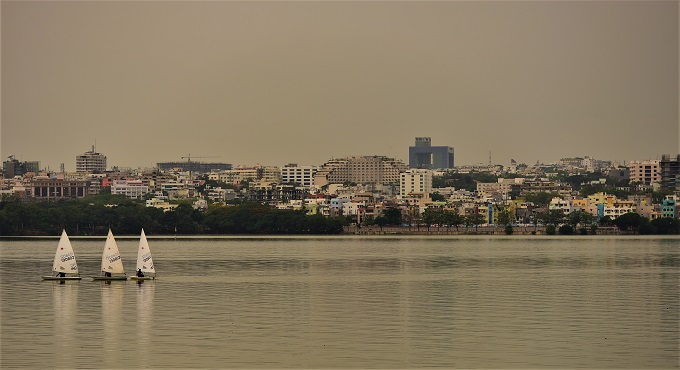 Rains keep temperature down in Hyderabad