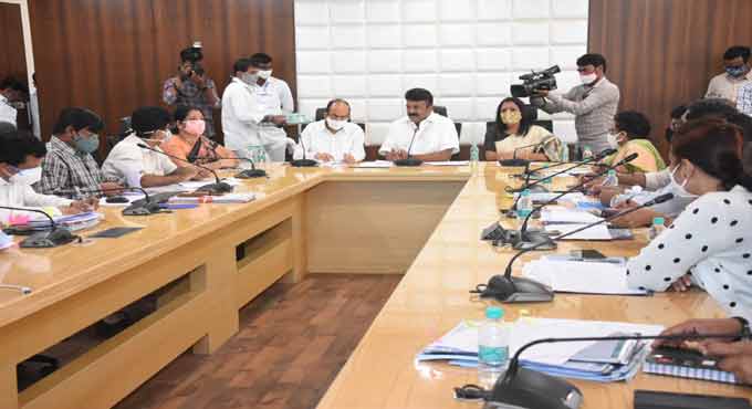 Expedite nala desilting works, Talasani tells GHMC officials