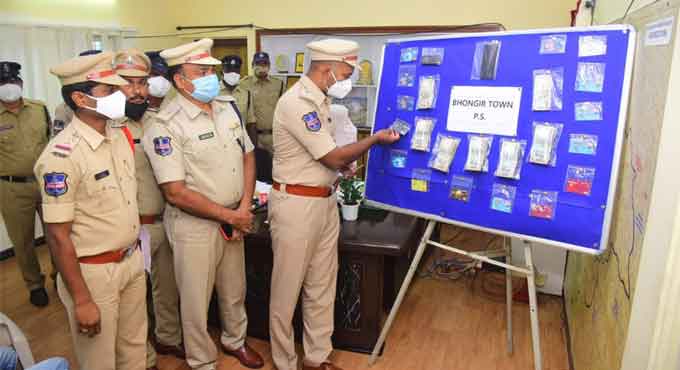 Man held in Hyderabad for stealing debit cards from ATM customers