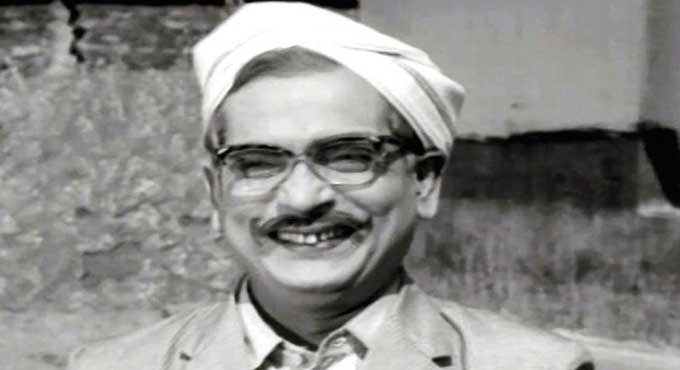 Allu Arjun pays respects to grandfather Allu Ramalingaiah on death anniversary