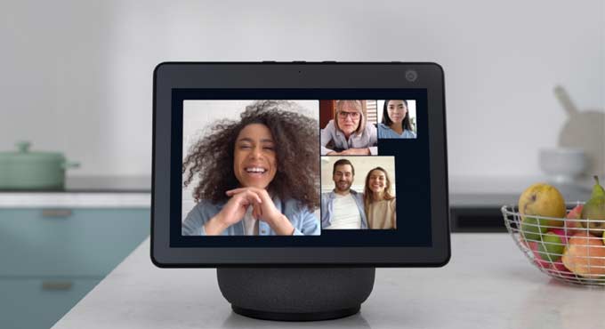 Amazon Echo Show 10 makes Alexa follow you as you move at home
