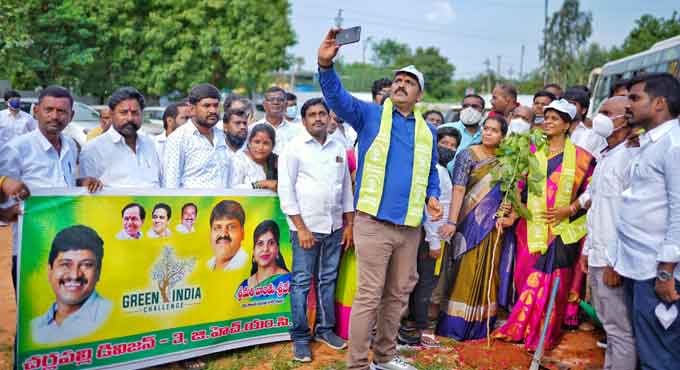Former GHMC Mayor takes part in Green India Challenge