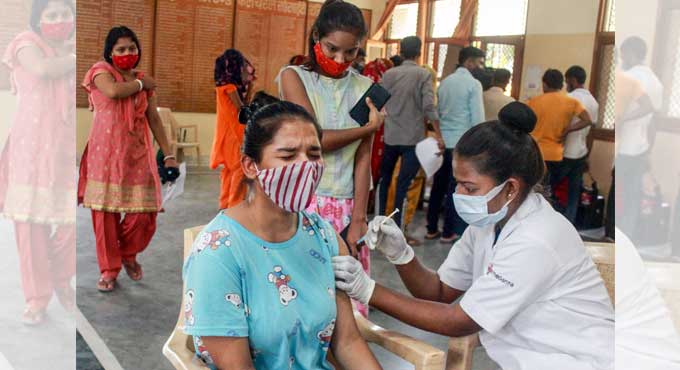India records 39,796 new COVID-19 cases, 723 deaths