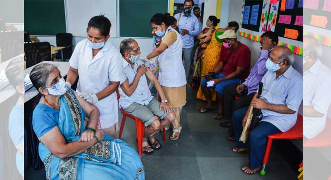 India records 45,892 new COVID-19 cases, 817 deaths