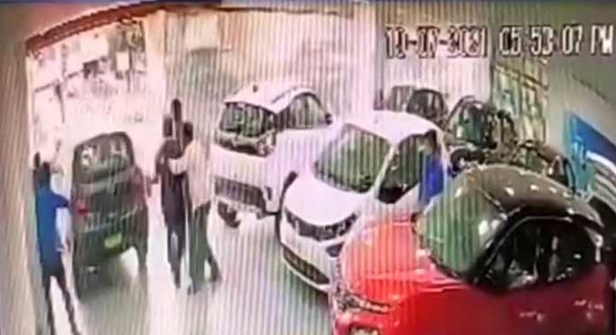 Watch: Brand-new car delivery goes wrong, falls from first floor
