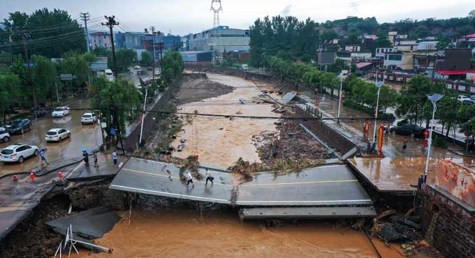 China floods: Death toll goes up to 33