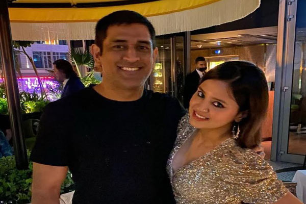 Dhoni gifts wife a vintage Volkswagen on anniversary?