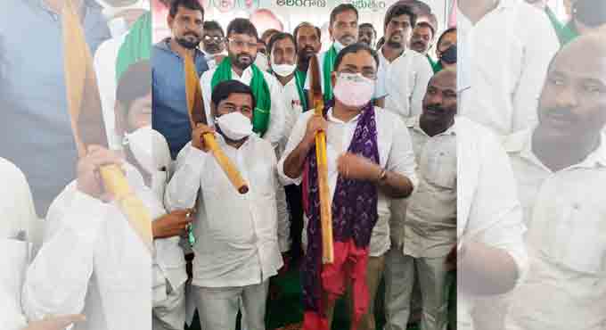 Errabelli asks people to take part in village development works