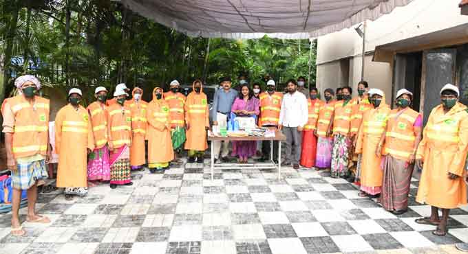 GHMC Mayor distributes safety kits to sanitation workers