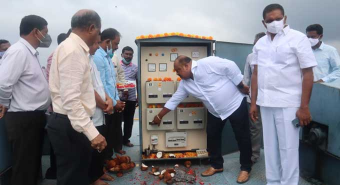 Gangula Kamalakar releases water from LMD into Kakatiya canal