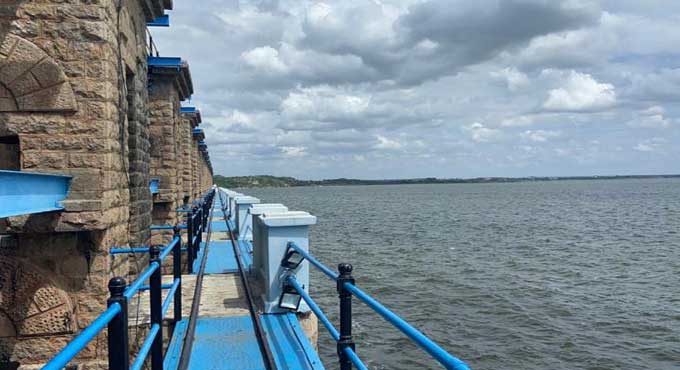 Himayath Sagar brims with heavy inflows; gates may be opened